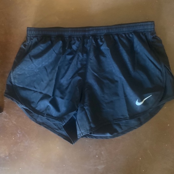 🌺NEW🌺$$16 OFF RETAIL $40 🌺BLACK NIKE TEMPO SHORTS🌺 XSMALL, SMALL & MEDIUM - Picture 2 of 6